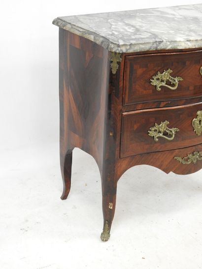 null WOODEN VENEER COMMODE with inlaid decoration, the sides and the front opening...