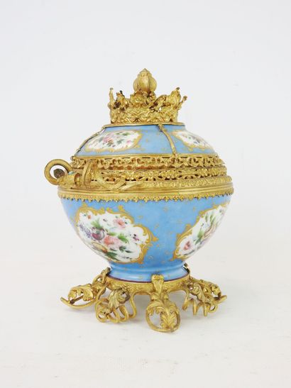 null SEVRES (in the taste of): Porcelain pot pourri with polychrome decoration on...