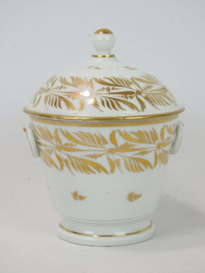 null Manufacture de LOCRE - Paris : Sugar bowl in enamelled and gilded porcelain...