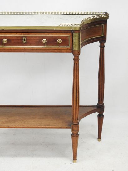 null CONSOLE DESSERTE with concave sides, in mahogany and mahogany veneer, decorated...