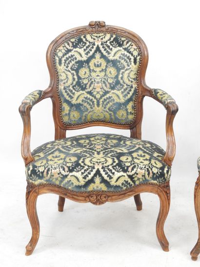 null Meeting of TWO armchairs in natural wood molded and carved with flowers and...