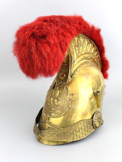 null SAPEURS-POMPIERS. Casque modèle 1821 modifié en laiton à cimier à chenille écarlate...