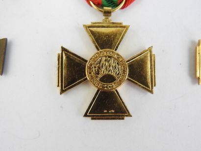 null DECORATIONS. FRANCE. Croix de la valeur militaire, médaille des évadés, croix...