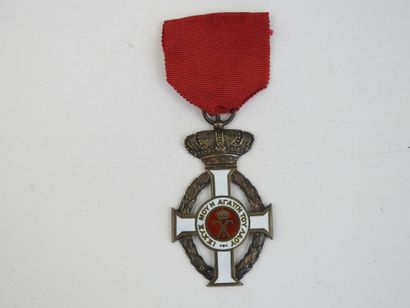 null DECORATIONS. GRECE. Ordre de Georges 1er, croix de chevalier en métal émaillé...