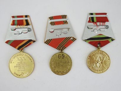 null DECORATIONS. URSS. Réunion de 3 médailles commémoratives de la 2e guerre mondiale,...