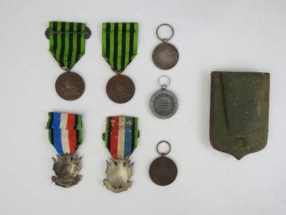 null DECORATIONS. FRANCE. Lot consisting of 3 medals of the war of 1870 (one without...