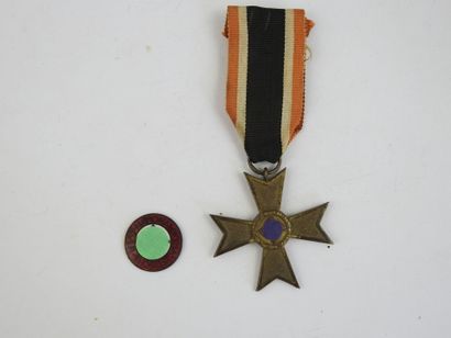 null DECORATIONS. ALLEMAGNE. Croix "Kriegsverdienstkreuz 1939" de 2e classe avec...