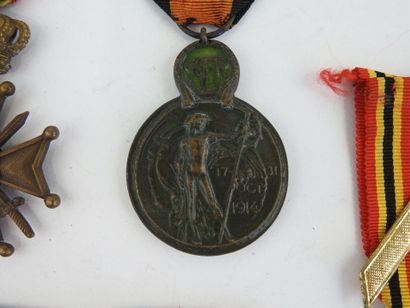 null DECORATIONS. BELGIQUE. Médailles diverses, croix de guerre de l'Yser, commémorative...