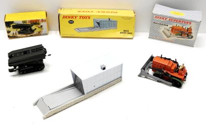 null DINKY TOYS & DINKY SUPERTOYS

Réunion de trois boîtes comprenant : 

Bulldozer...