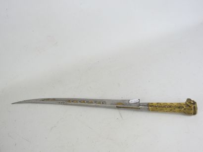 null KABYLIE, Algérie.
Très ancien poignard « Flissah », la poignée en cuivre, la...
