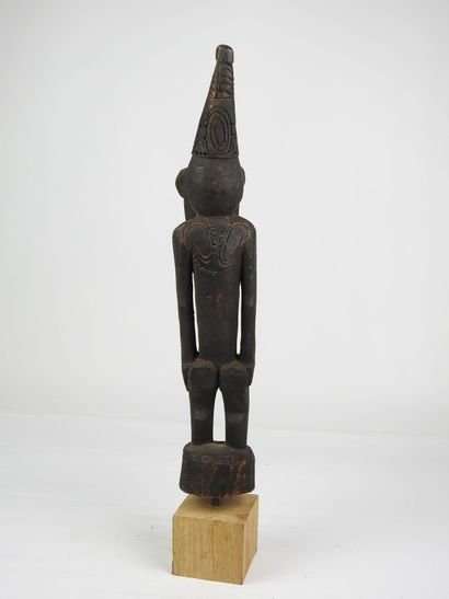null EMBOUCHURE DU SEPIK, Papouasie-Nouvelle-Guinée.
Bois sculpté et patiné.
Statue...