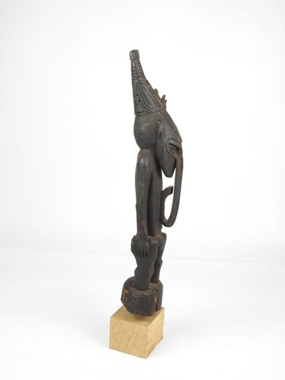 null EMBOUCHURE DU SEPIK, Papouasie-Nouvelle-Guinée.
Bois sculpté et patiné.
Statue...