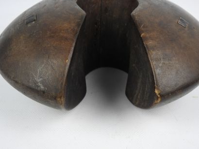 null TUTSI, Rwanda.
Bois, cuivre, patine brune.
Rare et ancien bracelet d'archer...
