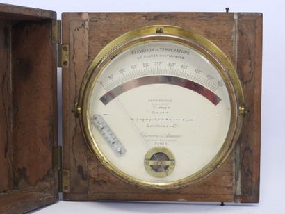 null CHAUVIN & ARNOUX: Brass aperiodic thermometer, in its natural wood case. Little...