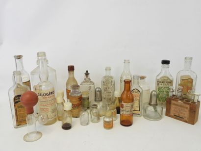 null Set of glass flasks and bottles. Height max : 25 cm. In the state