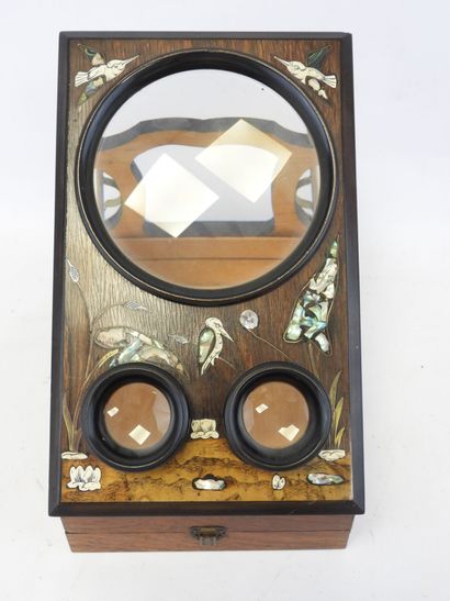 null VISIONER in wood inlaid with bone, and mother-of-pearl burgautée forming decoration...