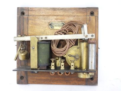 null J. COURTOIS: Timer in wood, metal and brass. Numbered 23284, and marked SGDG....