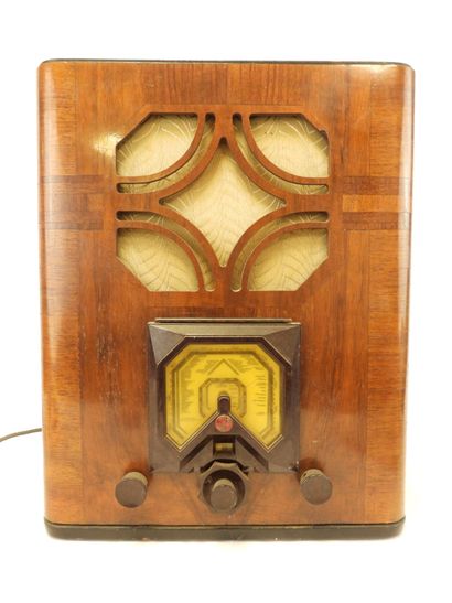 null PHILIPS TSF POST type 638 with super inductance. Circa 1934. 47 x 27 x 31cm....