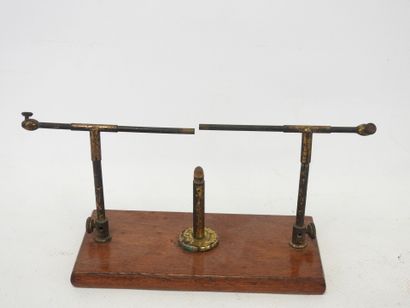 null Suite of four EXCITATORS in brass, metal, and turned wood. Height: 9,5 cm; 9...