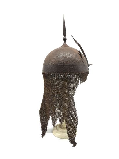 null INDIA-PERSE. Kulah Khud" helmet with hemispherical iron bomb entirely chiseled...