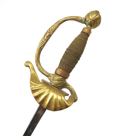 null FRANCE. Child's or page's sword, gilded brass frame, wooden spindle with brass...