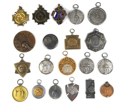 null INSIGNES. Lot of 20 medals related to fencing and competitions. Contemporary...