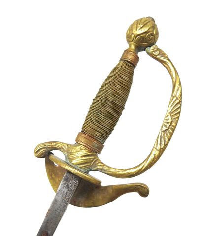 null FRANCE. Child's or page's sword, gilded brass frame, wooden spindle with brass...