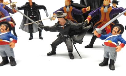 null FIGURINES. Lot de 18 figurines environ en plastique représentant Zorro, le sergent...