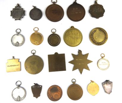 null INSIGNES. Lot of 21 medals related to fencing and competitions. Contemporary...