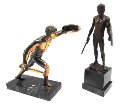 null DIVERS. Réunion de 2 statuettes en bronze représentant des guerriers antiques...