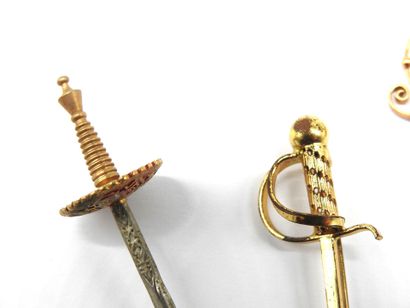 null JEWELRY. Meeting of 7 tie-pins or brooches representing white weapons, foil,...