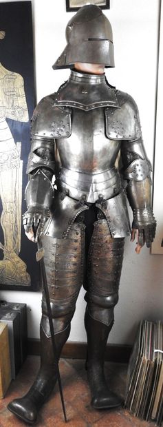 null ARMOUR of style of the XVth century composed of a salad, of a gorgerin, of the...
