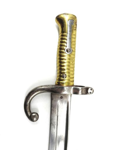 null FRANCE. Bayonet type Chassepot, cast brass handle, yatagan blade stamped at...