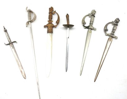 null MISCELLANEOUS. Meeting of 6 miniature letter-opener swords, one of which is...