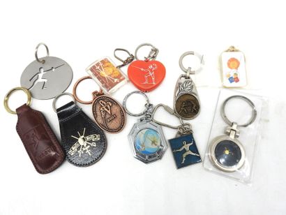 INSIGNES. Lot of 11 key rings and badges...