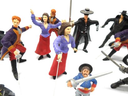 null FIGURINES. Lot de 18 figurines environ en plastique représentant Zorro, le sergent...