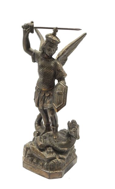 null BRONZE. "Saint Michel terrassant le dragon", patron et protecteur des maîtres...