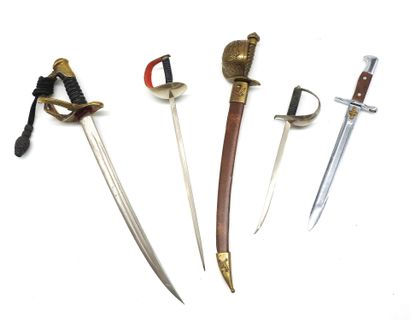 DIVERS. Collection de 5 sabres miniatures...