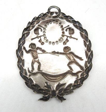 INSIGNE. Silver plate stamped with two fencers...