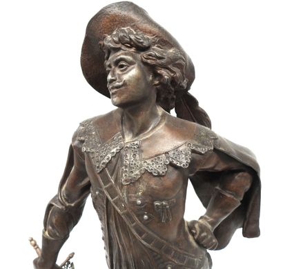 null STATUTE. Large regula with bronze patina representing a musketeer of the XVIIth...