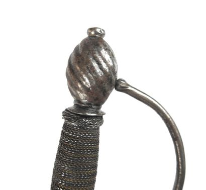 null ITALY. EPEE à la Taza, steel frame, spindle covered with a double iron and brass...