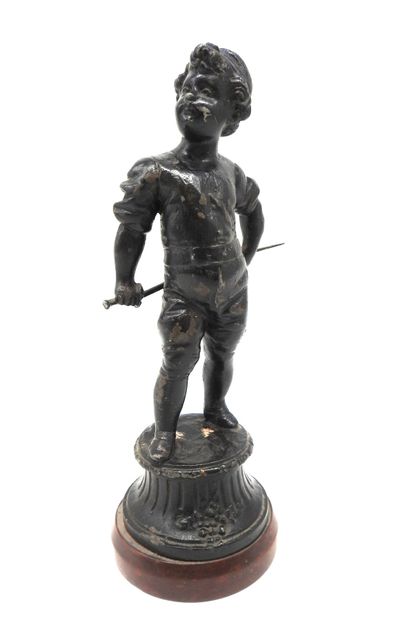 null STATUTE "Page holding a sword", cast iron painted in black, total height: 25...