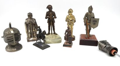 DIVERS. Réunion de 7 figurines et objets...