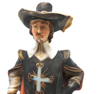 null STATUTE in polychrome porcelain representing the 3 musketeers Athos, Porthos,...