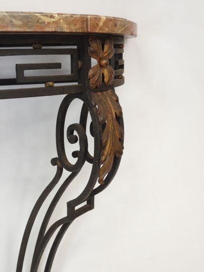 null Pair of Louis XVI style brackets in wrought iron and marble top. Around 1930-1940....