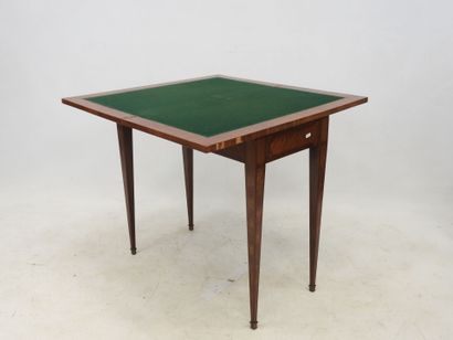 null GAME TABLE in veneer with cube and frieze decoration. Dim: 75 x 80 x 80 cm....