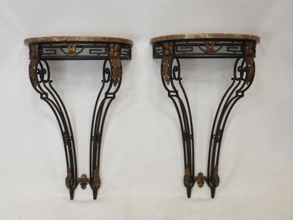 null Pair of Louis XVI style brackets in wrought iron and marble top. Around 1930-1940....