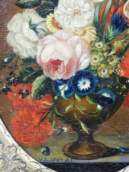 null Ecole FRANCAISE du XIXème siècle : Natures mortes aux bouquets de fleurs. Deux...