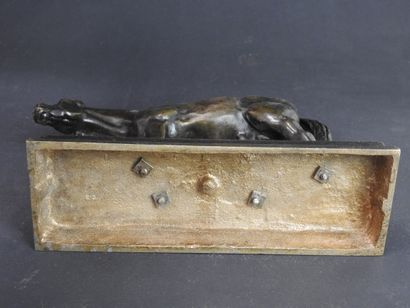 null 
Antoine-Louis BARYE (1796-1875) : Cheval demi-sang, tête baissée. Bronze patiné,...