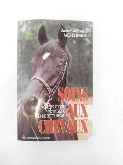 null LOT de 10 OUVRAGES sur le thème EQUESTRE comprenant notamment :

- Claude LUX:...